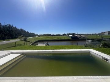 Casa en  Venta 4 dorm. al Río en el Yacht de Nordelta