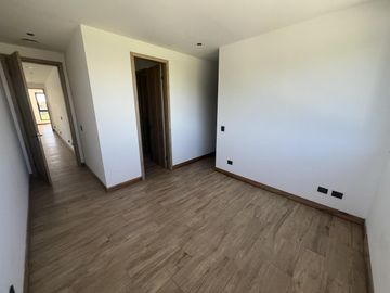 Casa en  Venta 4 dorm. al Río en el Yacht de Nordelta