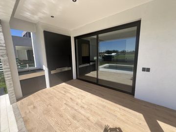 Casa en  Venta 4 dorm. al Río en el Yacht de Nordelta