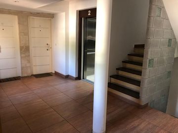 Depto en  2 piso cochera - monoambiente amplio con balcon- APTO A CREDITO - Apto Profesional