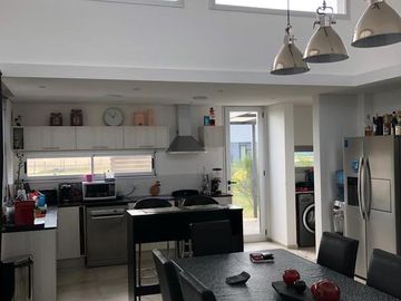 Casa en venta 5 Ambientes - El  Cantón
