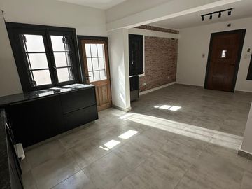 PH Chalet al frente en venta, zona San Juan, Mar del Plata.