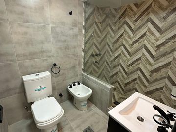 PH Chalet al frente en venta, zona San Juan, Mar del Plata.