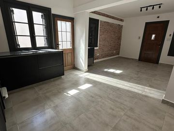 PH Chalet al frente en venta, zona San Juan, Mar del Plata.
