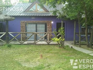 Casa de cuatro ambientes en venta, 20 de Junio.