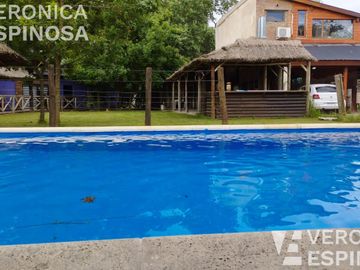 Casa de cuatro ambientes en venta, 20 de Junio.