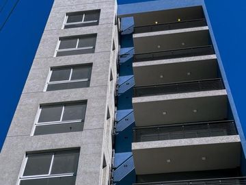Departamento semipiso de 2 ambientes en el centro de Remedios de Escalada con cochera