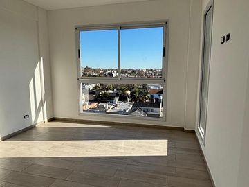 Departamento semipiso de 2 ambientes en el centro de Remedios de Escalada con cochera