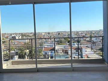 Departamento semipiso de 2 ambientes en el centro de Remedios de Escalada con cochera