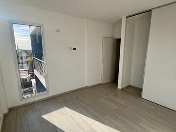 Departamento semipiso de 2 ambientes en el centro de Remedios de Escalada con cochera
