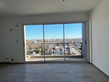 Departamento semipiso de 2 ambientes en el centro de Remedios de Escalada con cochera