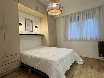 Venta Departamento 2 ambientes a la calle con balcon saliente , en  Zona Centro