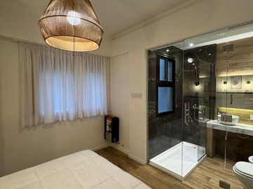 Venta Departamento 2 ambientes a la calle con balcon saliente , en  Zona Centro