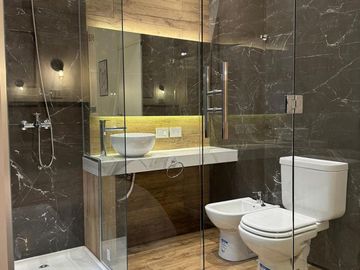 Venta Departamento 2 ambientes a la calle con balcon saliente , en  Zona Centro