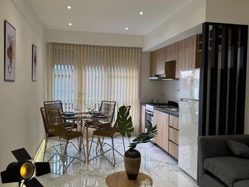 Venta Departamento 2 ambientes a la calle con balcon saliente , en  Zona Centro