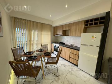 Venta Departamento 2 ambientes a la calle con balcon saliente , en  Zona Centro