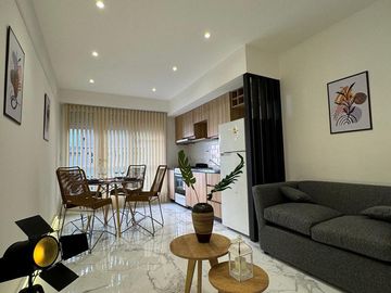 Venta Departamento 2 ambientes a la calle con balcon saliente , en  Zona Centro