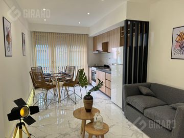 Venta Departamento 2 ambientes a la calle con balcon saliente , en  Zona Centro