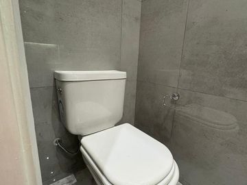 Venta Departamento 2 ambientes a la calle con balcon saliente , en  Zona Centro