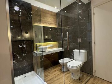 Venta Departamento 2 ambientes a la calle con balcon saliente , en  Zona Centro