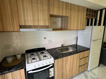 Venta Departamento 2 ambientes a la calle con balcon saliente , en  Zona Centro