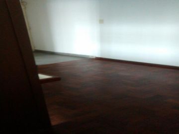 APTO CREDITO departamento 3 amb frente plaza san miguel calle Av. Pte. Perón 1621