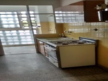 APTO CREDITO departamento 3 amb frente plaza san miguel calle Av. Pte. Perón 1621