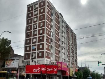APTO CREDITO departamento 3 amb frente plaza san miguel calle Av. Pte. Perón 1621
