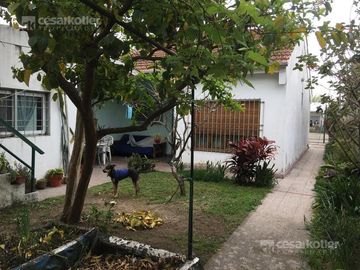 Chalet de 3 amb c/entrada de auto y jardín en José Mármol