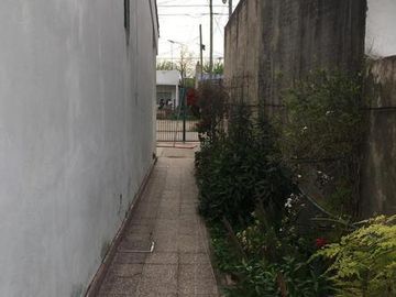 Chalet de 3 amb c/entrada de auto y jardín en José Mármol