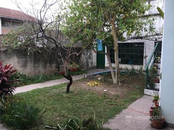 Chalet de 3 amb c/entrada de auto y jardín en José Mármol