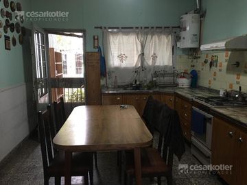 Chalet de 3 amb c/entrada de auto y jardín en José Mármol