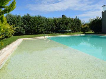 VENTA CASA HARAS ESCOBAR:  6 AMBIENTES- PISCINA CLIMATIZADA - B° ATARDECER