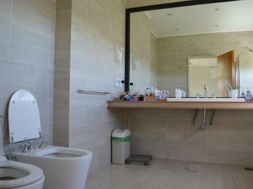 VENTA CASA HARAS ESCOBAR:  6 AMBIENTES- PISCINA CLIMATIZADA - B° ATARDECER