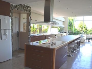 VENTA CASA HARAS ESCOBAR:  6 AMBIENTES- PISCINA CLIMATIZADA - B° ATARDECER
