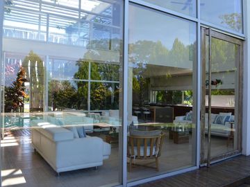 VENTA CASA HARAS ESCOBAR:  6 AMBIENTES- PISCINA CLIMATIZADA - B° ATARDECER