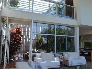 VENTA CASA HARAS ESCOBAR:  6 AMBIENTES- PISCINA CLIMATIZADA - B° ATARDECER