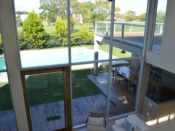 VENTA CASA HARAS ESCOBAR:  6 AMBIENTES- PISCINA CLIMATIZADA - B° ATARDECER