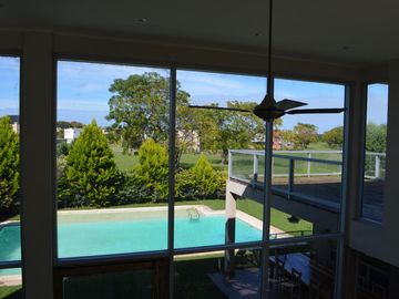 VENTA CASA HARAS ESCOBAR:  6 AMBIENTES- PISCINA CLIMATIZADA - B° ATARDECER