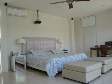 VENTA CASA HARAS ESCOBAR:  6 AMBIENTES- PISCINA CLIMATIZADA - B° ATARDECER