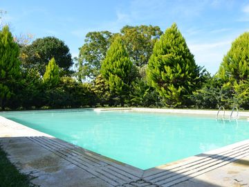 VENTA CASA HARAS ESCOBAR:  6 AMBIENTES- PISCINA CLIMATIZADA - B° ATARDECER