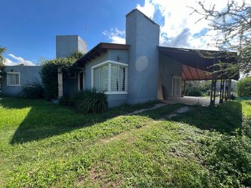 Venta Casa - 2 Dormitorios - Villa Parque Santa Ana