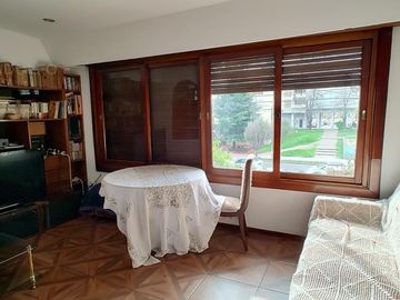 Excelente Piso sobre la Avda. en Escalada Centro fte al FCGR - Residencia Universitaria!!!