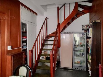 Excelente Piso sobre la Avda. en Escalada Centro fte al FCGR - Residencia Universitaria!!!