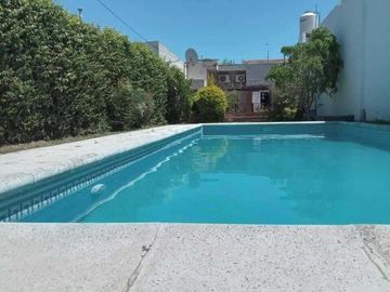 Casa en venta - 2 Dormitorios 2 Baños - 314Mts2 - Chivilcoy