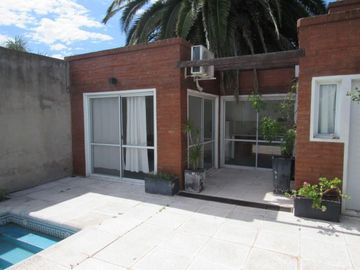 Casa en venta - 2 Dormitorios 2 Baños - 314Mts2 - Chivilcoy