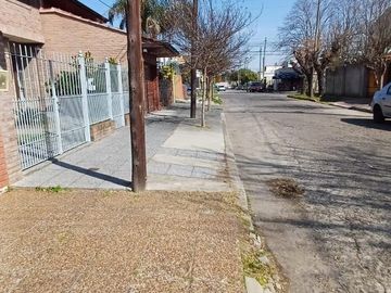 Casa PH Duplex 2 Ambientes con Cochera en Quilmes - Gelly Oben  225