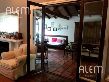 Casa de 3 dormitorios en venta - Lomas de Zamora Este