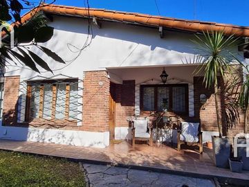 Casa de 3 dormitorios en venta - Lomas de Zamora Este