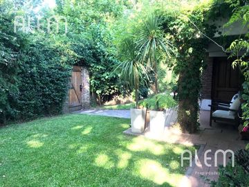 Casa de 3 dormitorios en venta - Lomas de Zamora Este